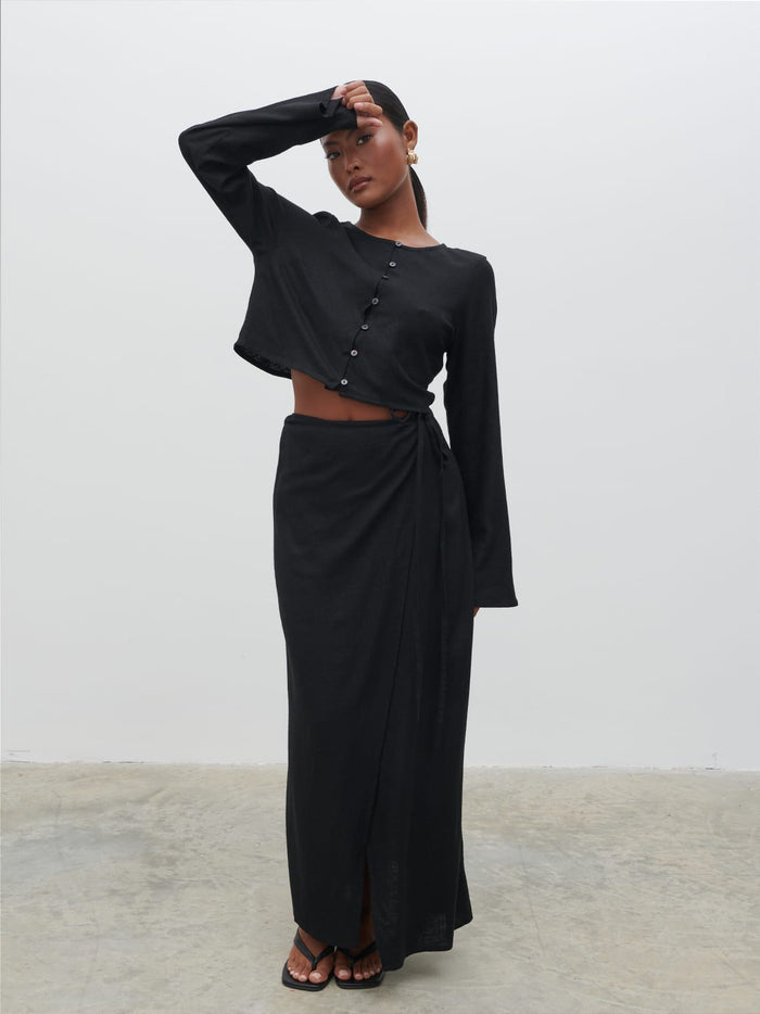 Elle Is 5'3" & Wears Size UK 8|Abigail Button Front Linen Blouse - Black