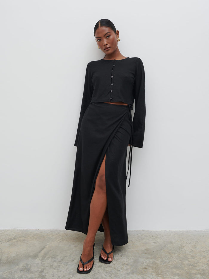 Elle Is 5'3" & Wears Size UK 8|Abigail Button Front Linen Blouse - Black