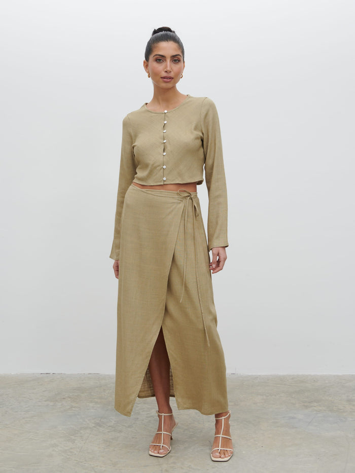 Lygia Is 5'9" & Wears Size UK 8|Abigail Button Front Linen Blouse - Olive