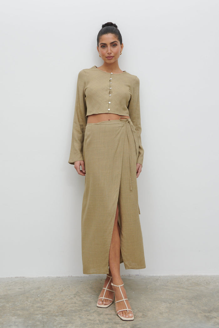 Lygia Is 5'9" & Wears Size UK 8|Abigail Button Front Linen Blouse - Olive