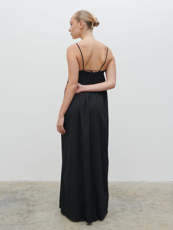 Noor Is 5'8.5" & Wears Size UK 8|Ada Maxi Dress - Black