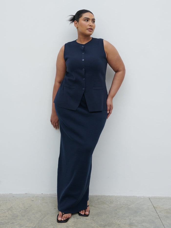 Souki Is 5'8" & Wears Size UK XL|Alba Knit Maxi Skirt Curve - Navy