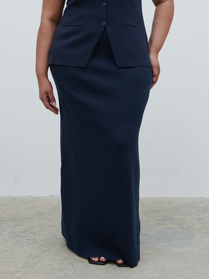Souki Is 5'8" & Wears Size UK XL|Alba Knit Maxi Skirt Curve - Navy