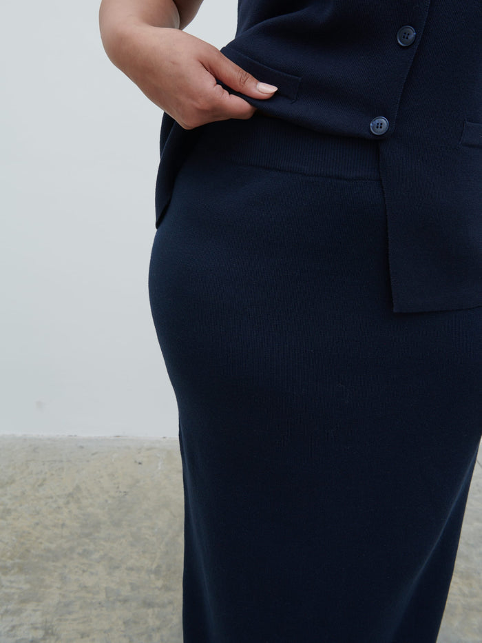 Souki Is 5'8" & Wears Size UK XL|Alba Knit Maxi Skirt Curve - Navy