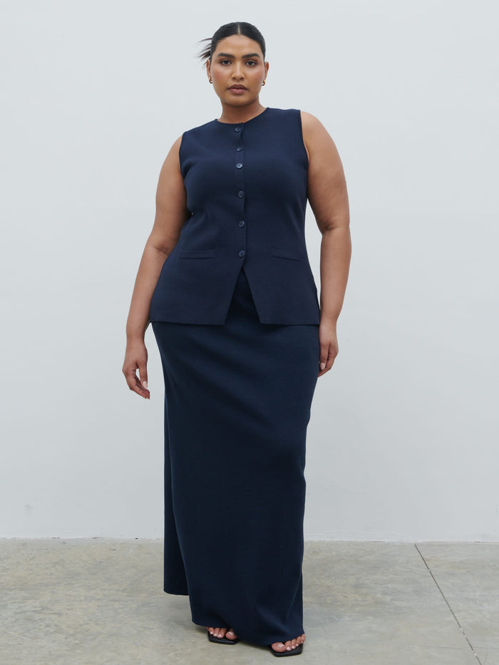 Souki Is 5'8" & Wears Size UK XL|Alba Knit Maxi Skirt Curve - Navy