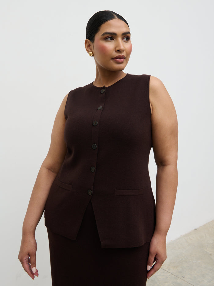 Souki Is 5'8" & Wears Size UK XL|Alba Knit Waistcoat Curve - Chocolate
