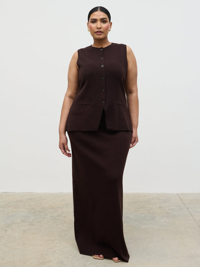Souki Is 5'8" & Wears Size UK XL|Alba Knit Waistcoat Curve - Chocolate