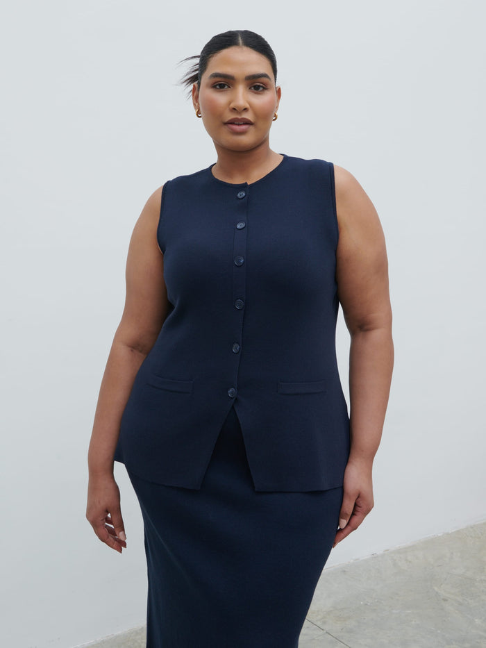 Souki Is 5'8" & Wears Size UK XL|Alba Knit Waistcoat Curve - Navy