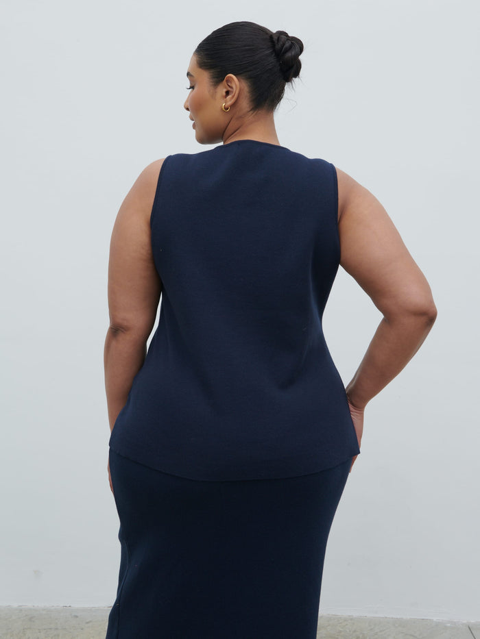 Souki Is 5'8" & Wears Size UK XL|Alba Knit Waistcoat Curve - Navy