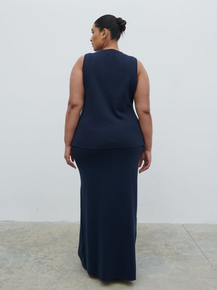 Souki Is 5'8" & Wears Size UK XL|Alba Knit Waistcoat Curve - Navy