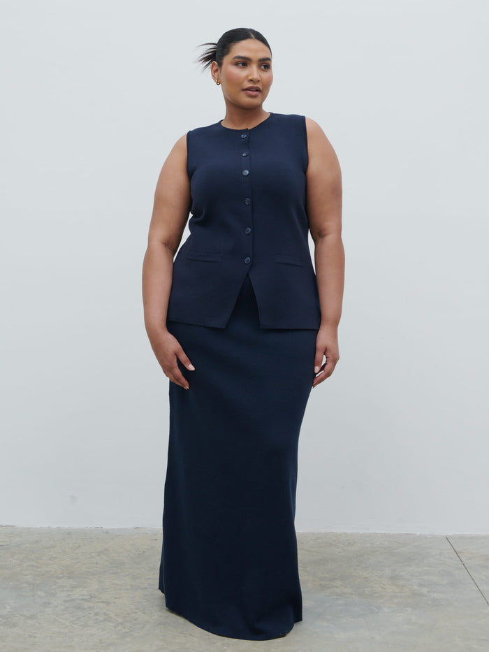 Souki Is 5'8" & Wears Size UK XL|Alba Knit Waistcoat Curve - Navy