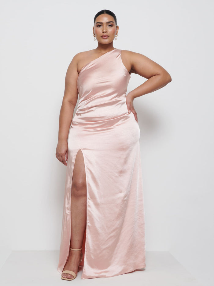 Souki Is 5'8" & Wears Size UK 18|Amelia Ruched Maxi Bridesmaid Dress Curve - Blush
