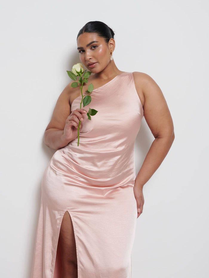 Souki Is 5'8" & Wears Size UK 18|Amelia Ruched Maxi Bridesmaid Dress Curve - Blush