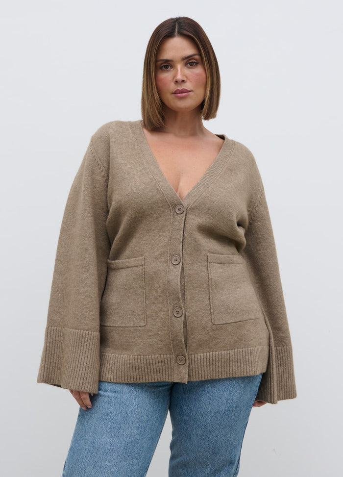 Rafaela Is 5'9" & Wears Size UK XL|Autumn Knit Cardigan Curve - Dark Beige