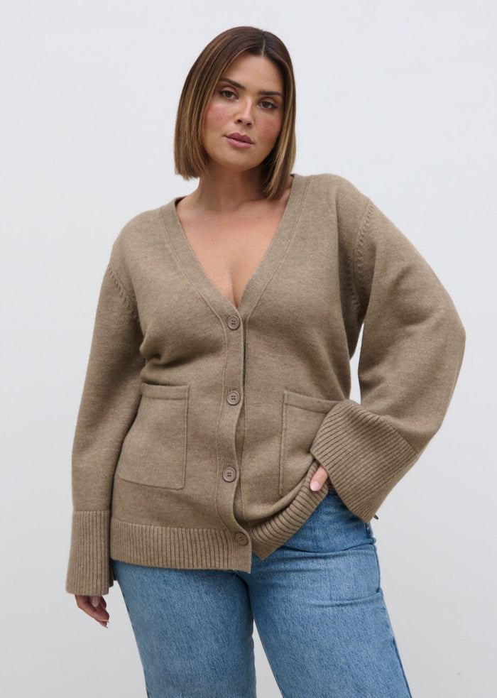 Rafaela Is 5'9" & Wears Size UK XL|Autumn Knit Cardigan Curve - Dark Beige