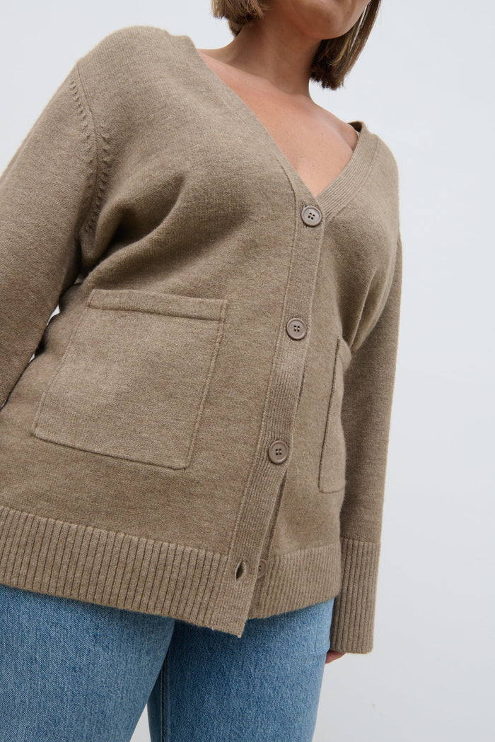 Rafaela Is 5'9" & Wears Size UK XL|Autumn Knit Cardigan Curve - Dark Beige