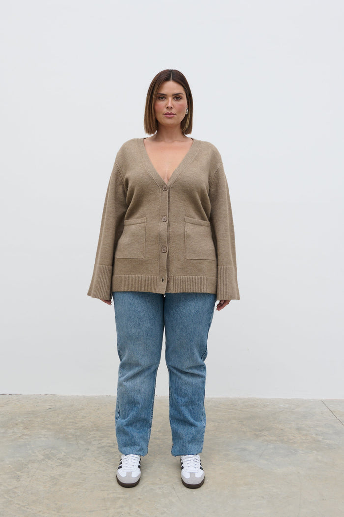 Rafaela Is 5'9" & Wears Size UK XL|Autumn Knit Cardigan Curve - Dark Beige