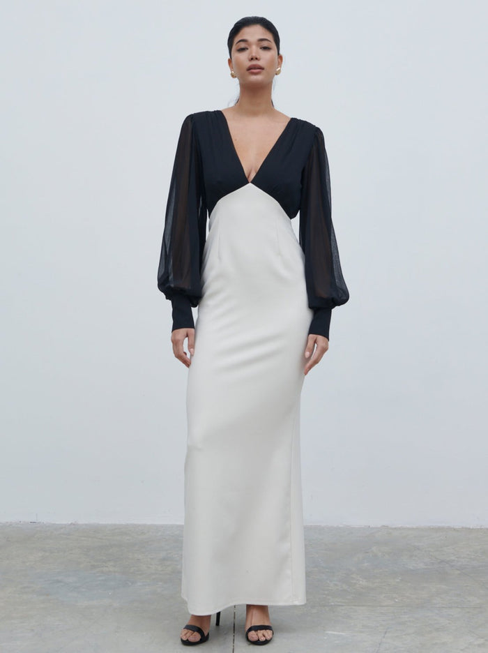 Bianca Is 5'9" & Wears Size UK 8|Ayla Contrast Maxi Dress - Black and White