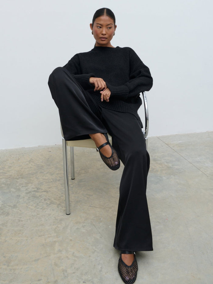 Elle Is 5'3" & Wears Size UK 8|Breya Satin Drawstring Trousers - Black