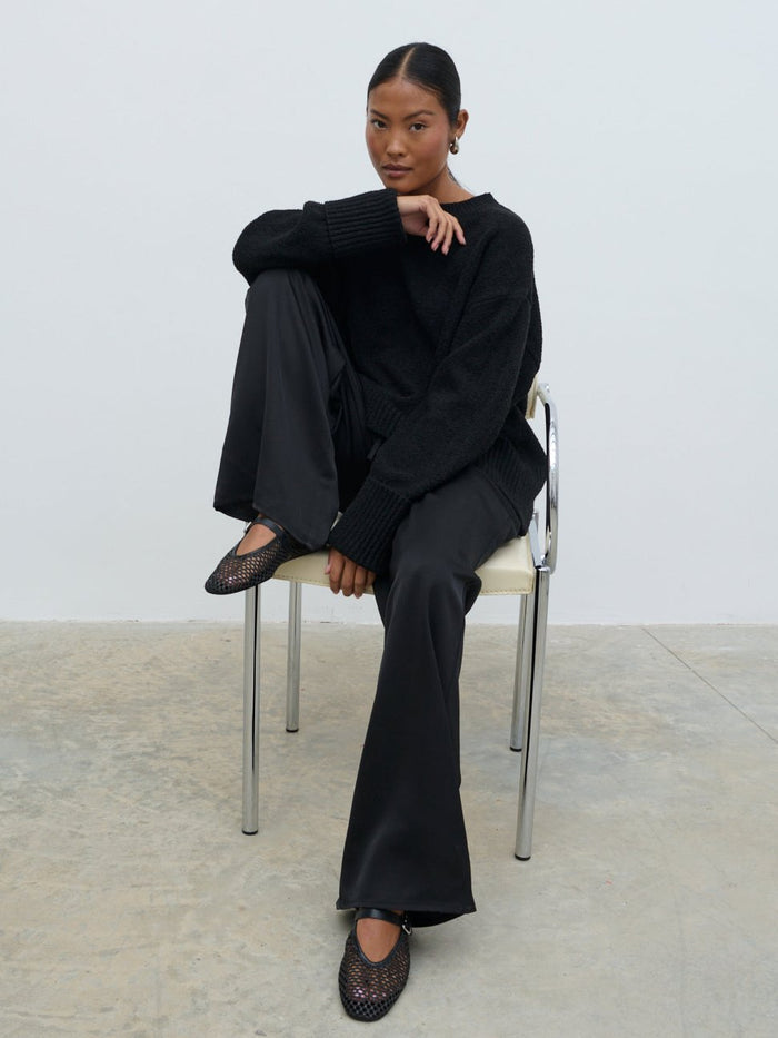 Elle Is 5'3" & Wears Size UK 8|Breya Satin Drawstring Trousers - Black