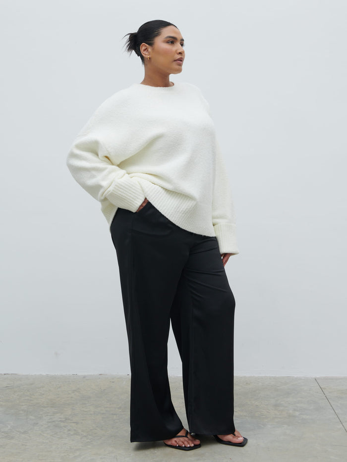 Souki Is 5'8" & Wears Size UK 18|Breya Satin Drawstring Trousers Curve - Black