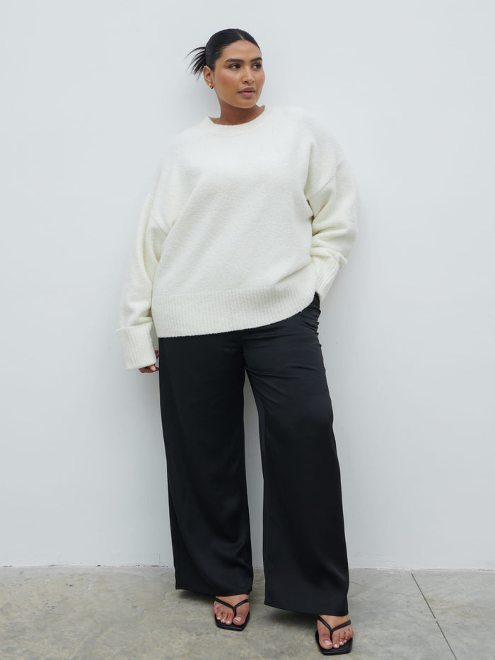 Souki Is 5'8" & Wears Size UK 18|Breya Satin Drawstring Trousers Curve - Black