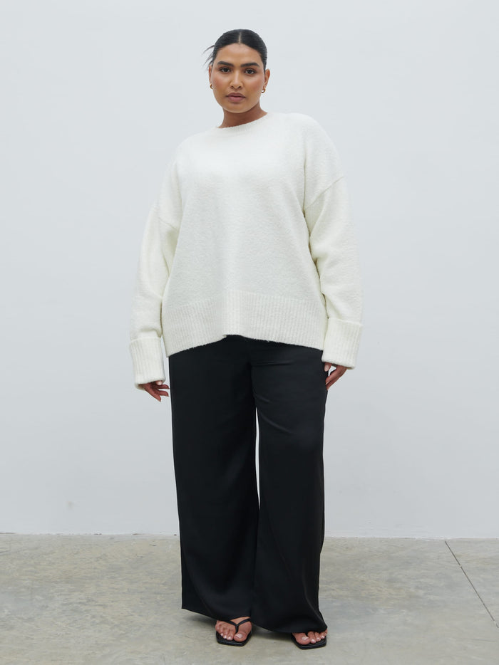 Souki Is 5'8" & Wears Size UK 18|Breya Satin Drawstring Trousers Curve - Black
