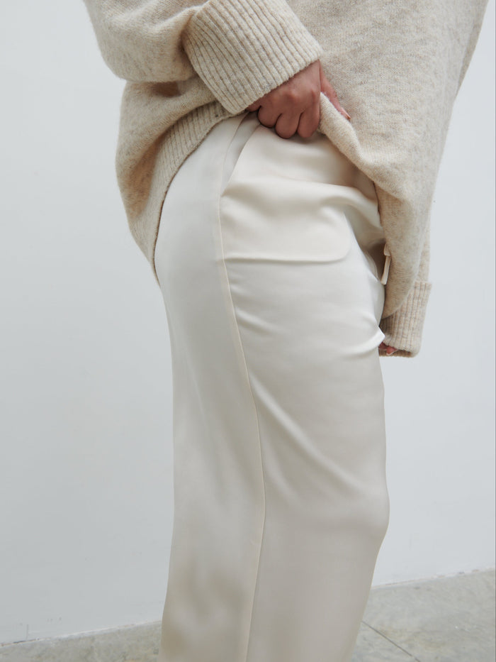 Souki Is 5'8" & Wears Size UK 18|Breya Satin Drawstring Trousers Curve - Oyster