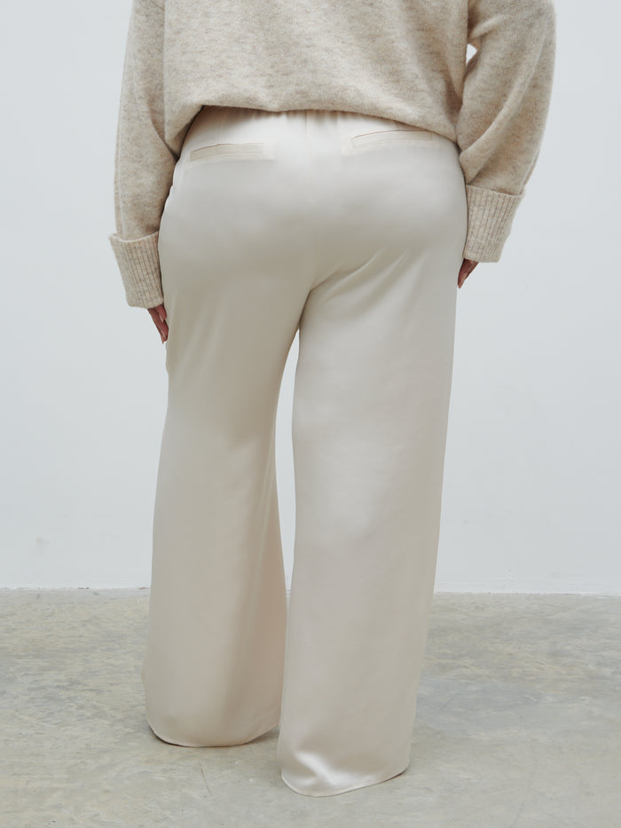 Souki Is 5'8" & Wears Size UK 18|Breya Satin Drawstring Trousers Curve - Oyster