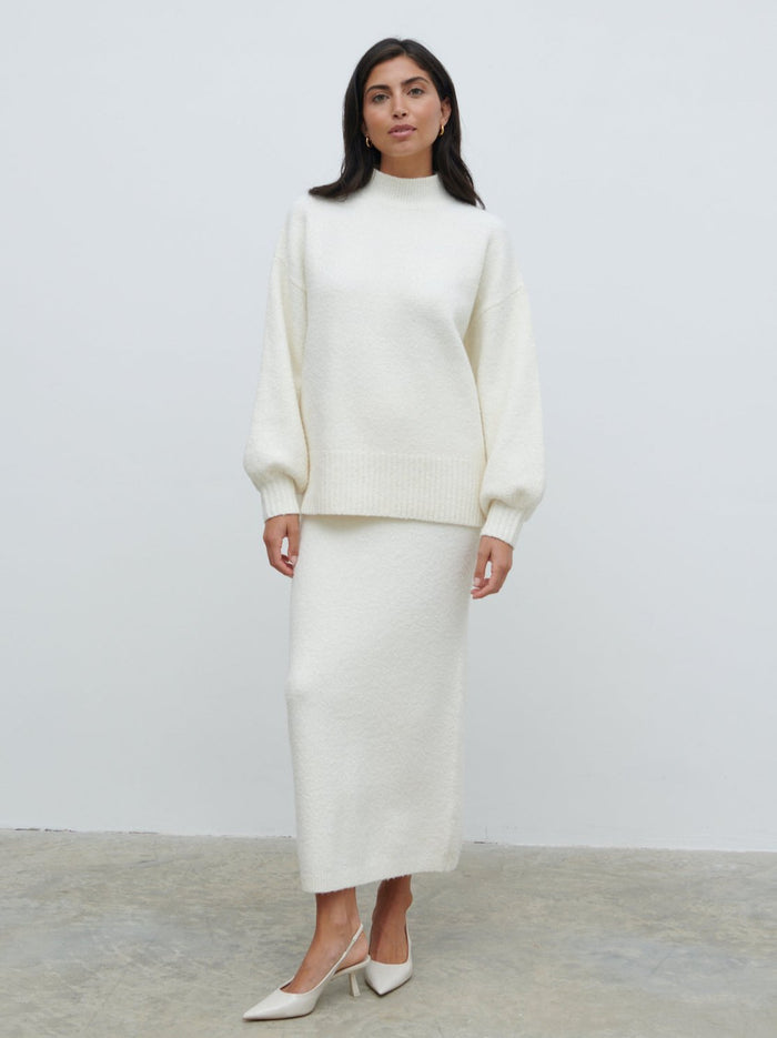 Lygia Is 5'9" & Wears Size UK S|Camille Balloon Sleeve Knit Jumper - Cream