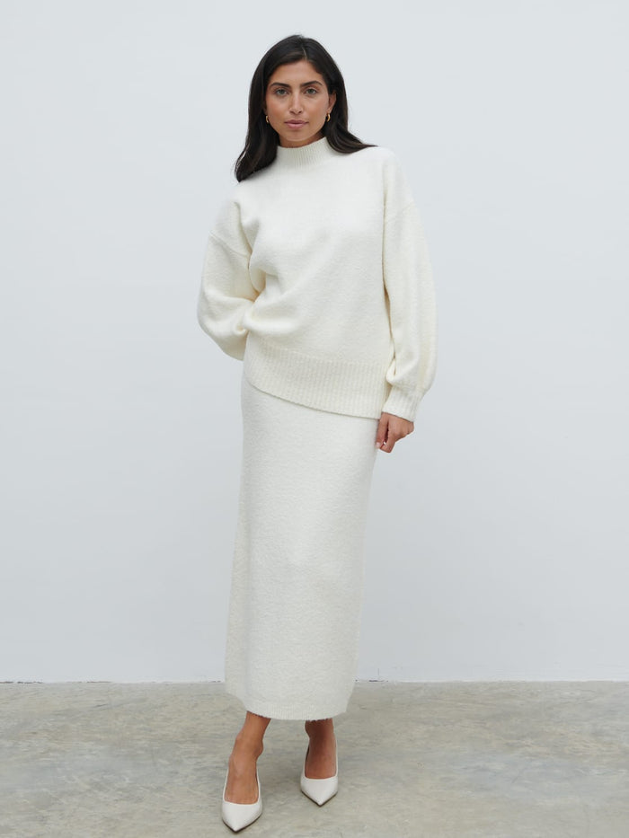 Lygia Is 5'9" & Wears Size UK S|Camille Balloon Sleeve Knit Jumper - Cream