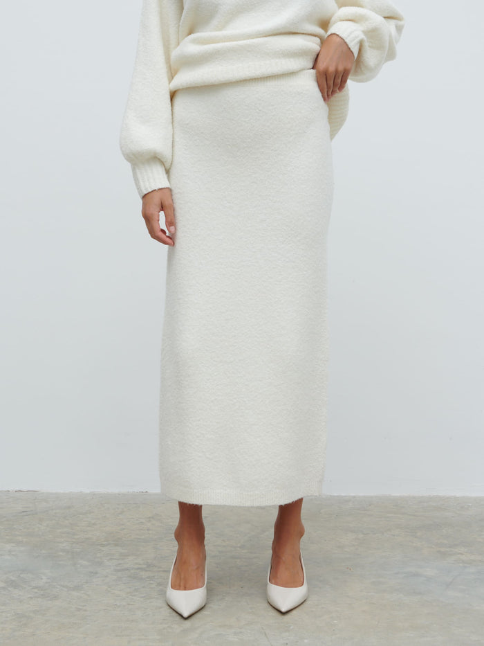 Lygia Is 5'9" & Wears Size UK S|Camille Midaxi Knit Skirt - Cream
