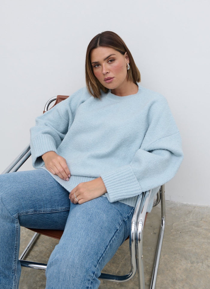 Rafaela Is 5'9" & Wears Size UK XL|Camille Oversized Borg Knit Jumper Curve - Pale Blue
