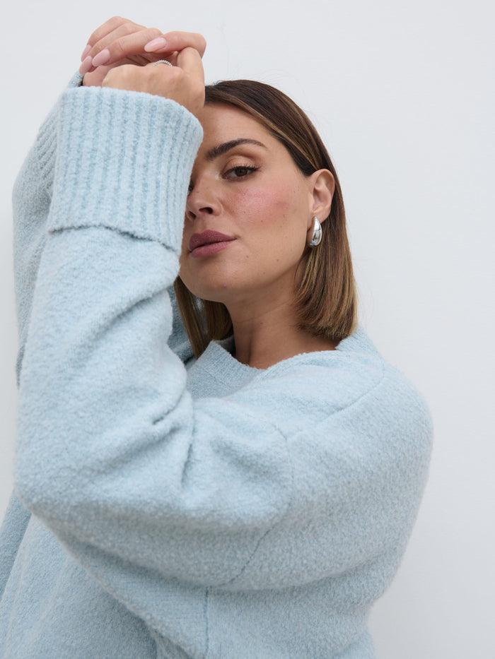 Rafaela Is 5'9" & Wears Size UK XL|Camille Oversized Borg Knit Jumper Curve - Pale Blue