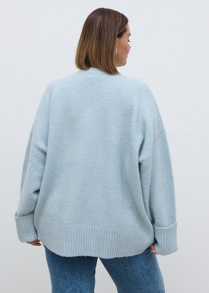 Rafaela Is 5'9" & Wears Size UK XL|Camille Oversized Borg Knit Jumper Curve - Pale Blue