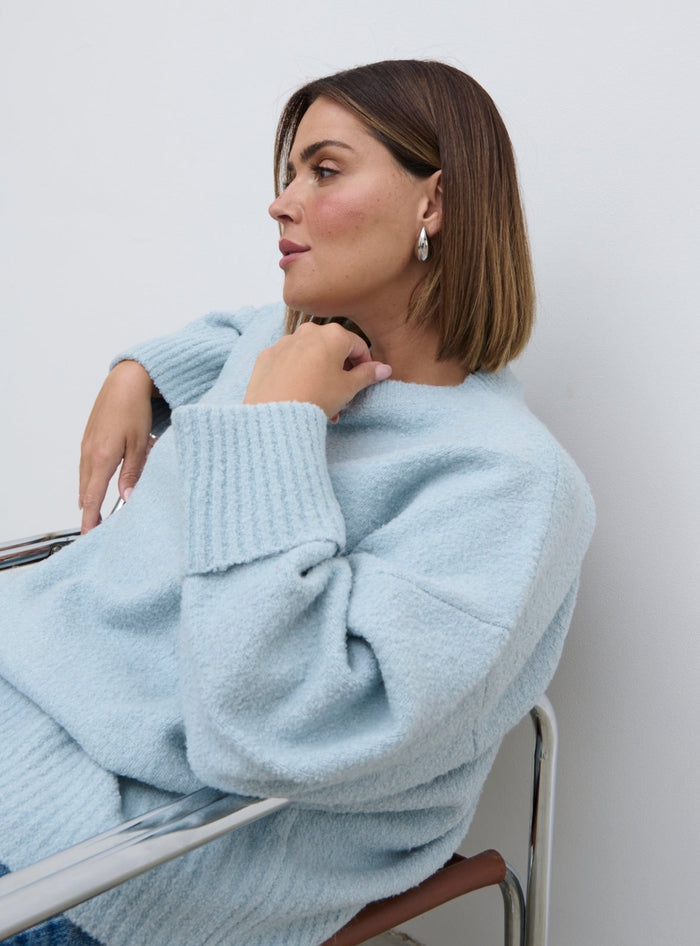 Rafaela Is 5'9" & Wears Size UK XL|Camille Oversized Borg Knit Jumper Curve - Pale Blue