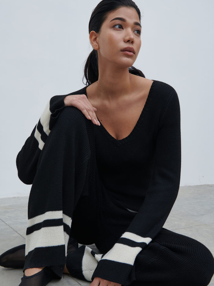 Bianca Is 5'9" & Wears Size UK XS|Cassie Contrast Knit Trousers - Black and Cream