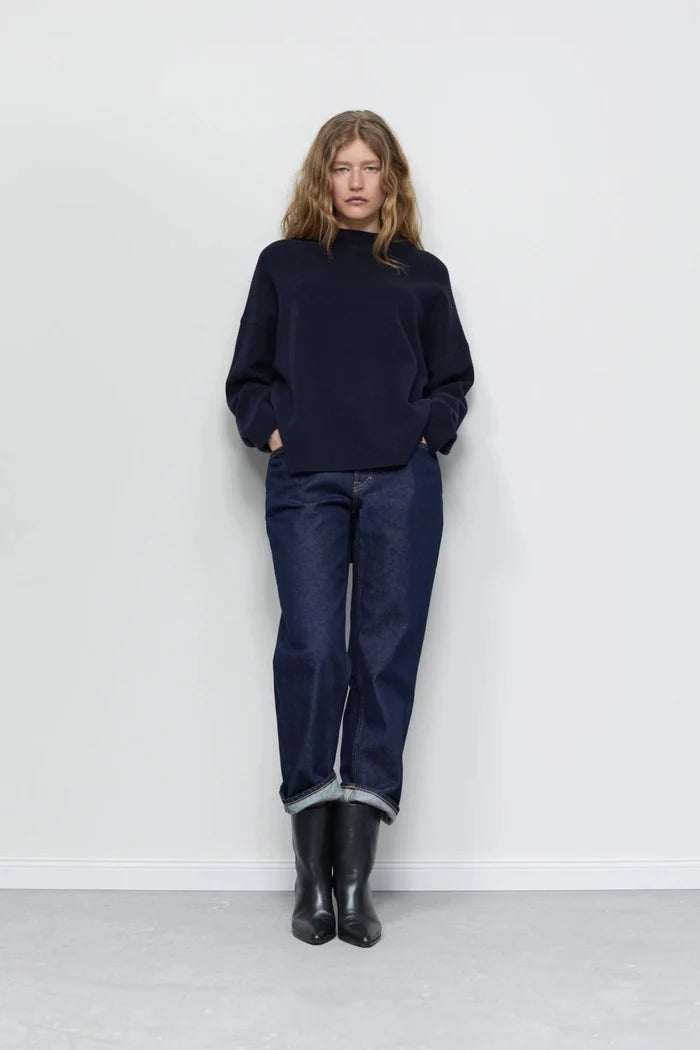 Closed - Straight Leg Milo Jean in Dark Blue - Kalifornia Jean Bar