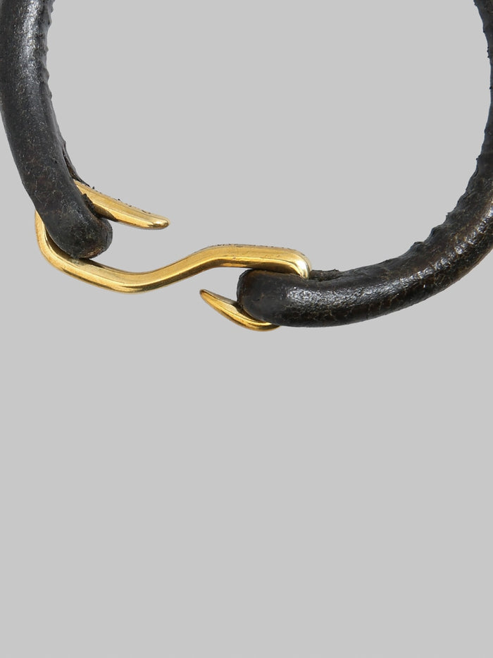 Deluxeware extra thick tochigi leather bracelet hook black