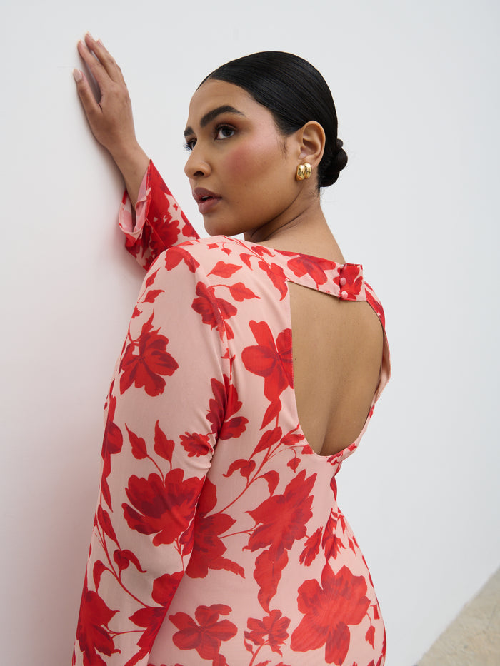 Souki Is 5'8" & Wears Size UK 18|Ethel Long Sleeve Jersey Midaxi Dress Curve - Red Floral