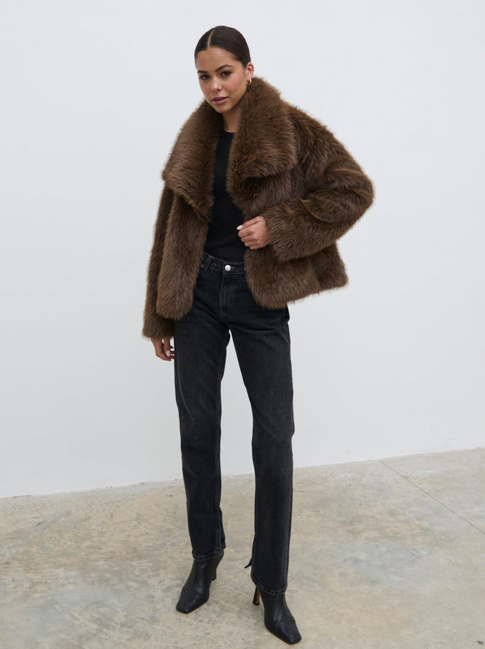 Elissa Is 5'8.5" & Wears Size UK S|Ettalie Short Faux Fur Coat - Brown