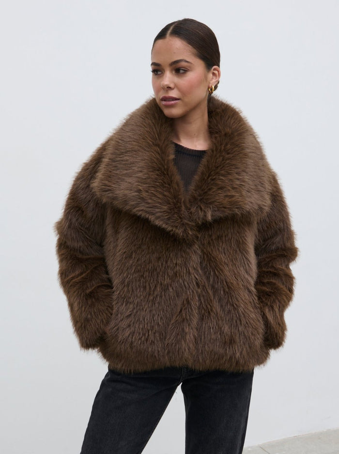 Elissa Is 5'8.5" & Wears Size UK S|Ettalie Short Faux Fur Coat - Brown