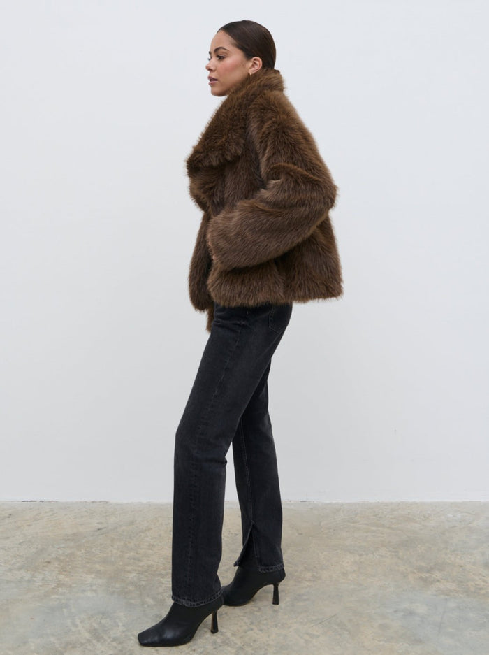 Elissa Is 5'8.5" & Wears Size UK S|Ettalie Short Faux Fur Coat - Brown