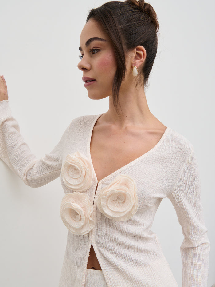 Elissa Is 5'8.5" & Wears Size UK 8|Evalina Crinkle Corsage Detail Top - Cream
