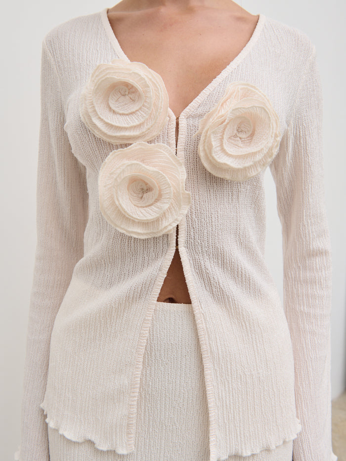 Elissa Is 5'8.5" & Wears Size UK 8|Evalina Crinkle Corsage Detail Top - Cream