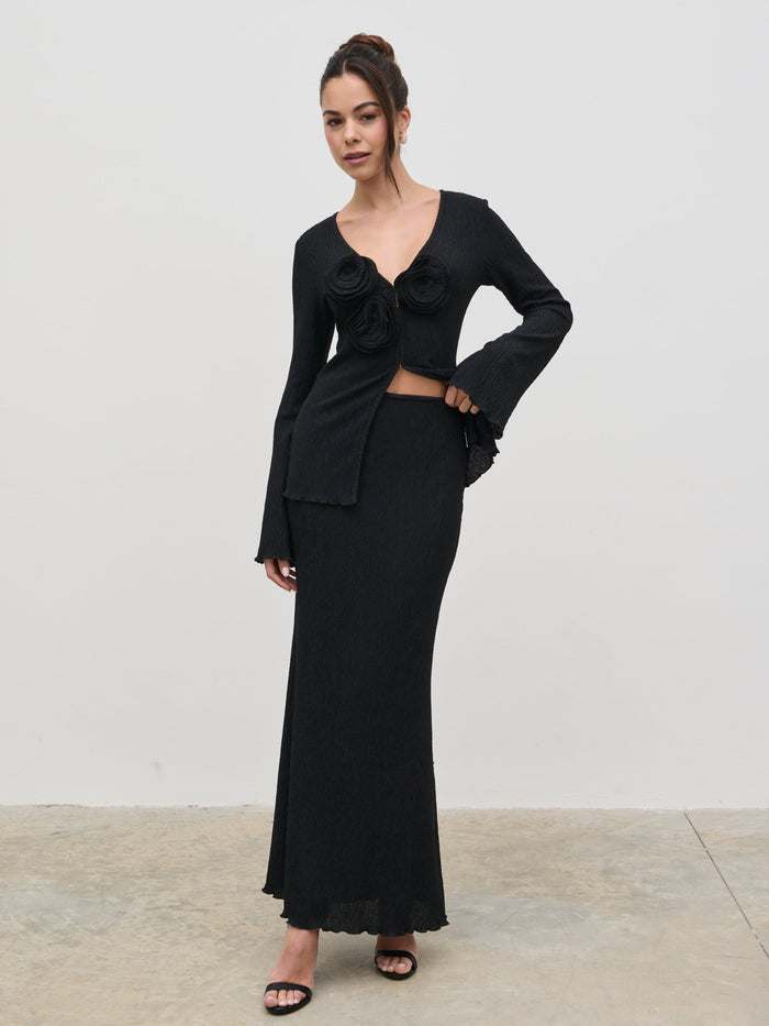 Elissa Is 5'8.5" & Wears Size UK 8|Evalina Crinkle Maxi Skirt - Black
