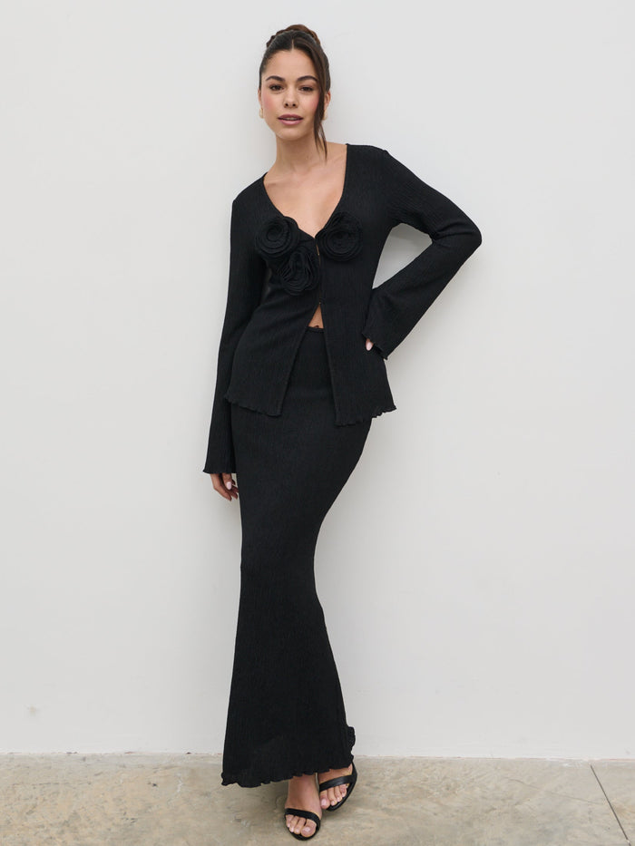 Elissa Is 5'8.5" & Wears Size UK 8|Evalina Crinkle Maxi Skirt - Black