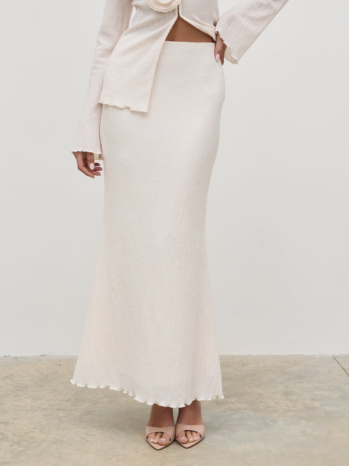 Elissa Is 5'8.5" & Wears Size UK 8|Evalina Crinkle Maxi Skirt - Cream