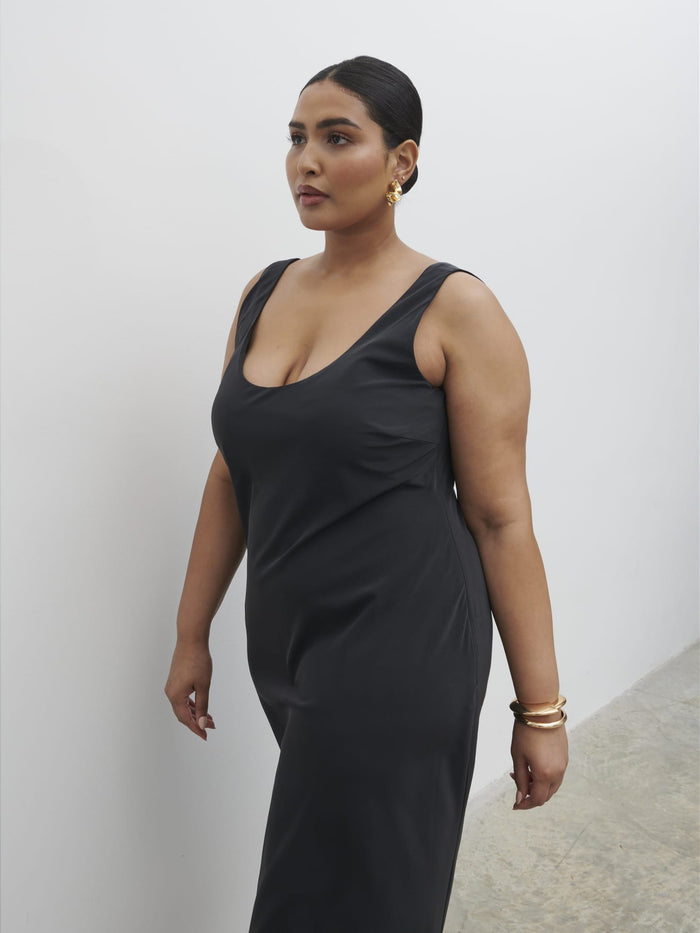 Souki Is 5'8" & Wears Size UK 18|Evelyn Satin Slip Midaxi Dress Curve - Black