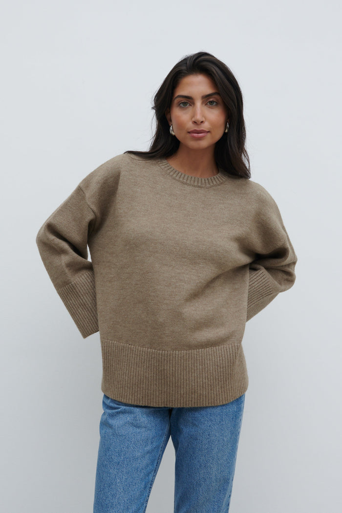 Lygia Is 5'9" & Wears Size UK S|Finnity Slouchy Crew Neck Knit Jumper - Mushroom